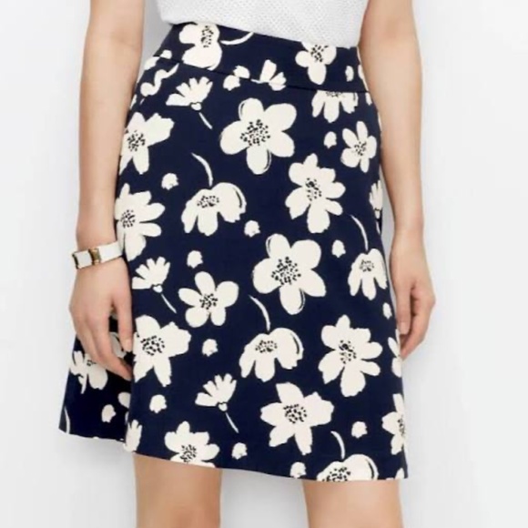Ann Taylor Women's Navy Floral A Line Mini Skirt with Pockets! Size 00 Petite - Picture 1 of 5